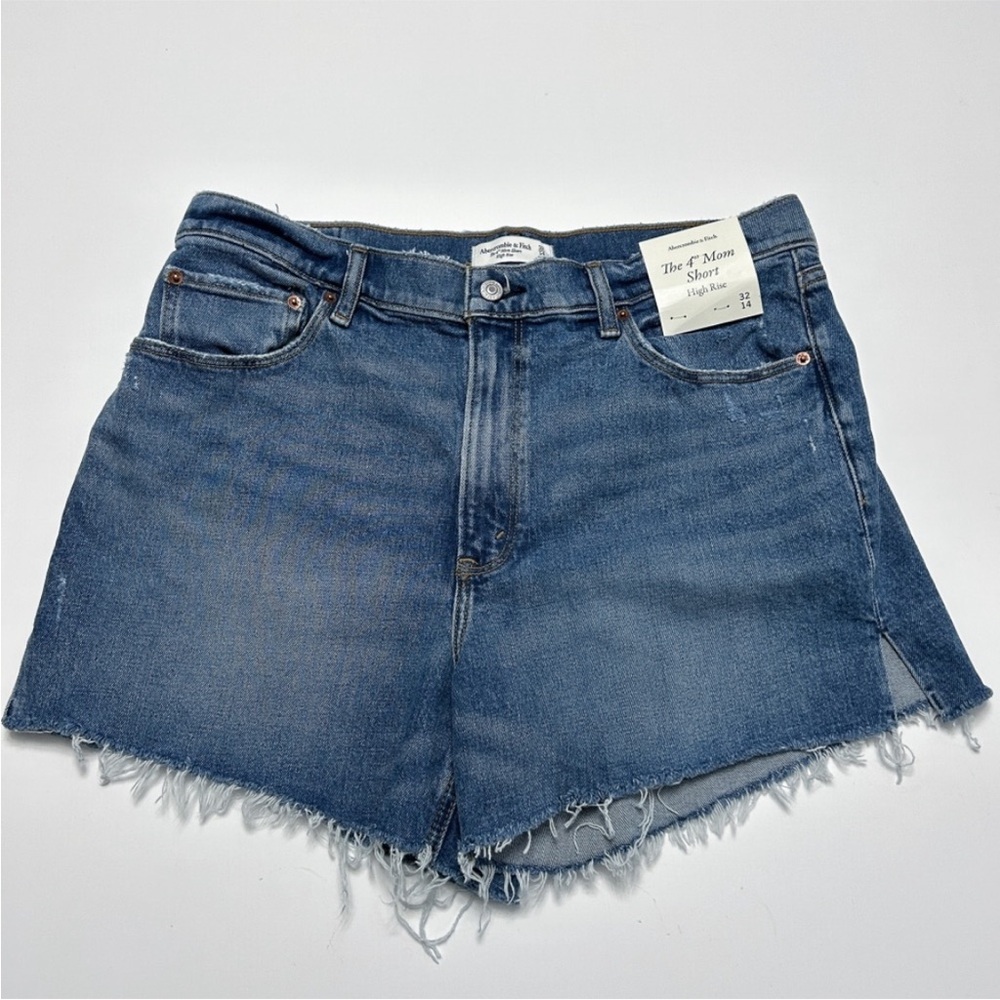 Abercrombie and Fitch The 4" Mom Short HIgh Rise Jean Shorts Size 32 / 14
